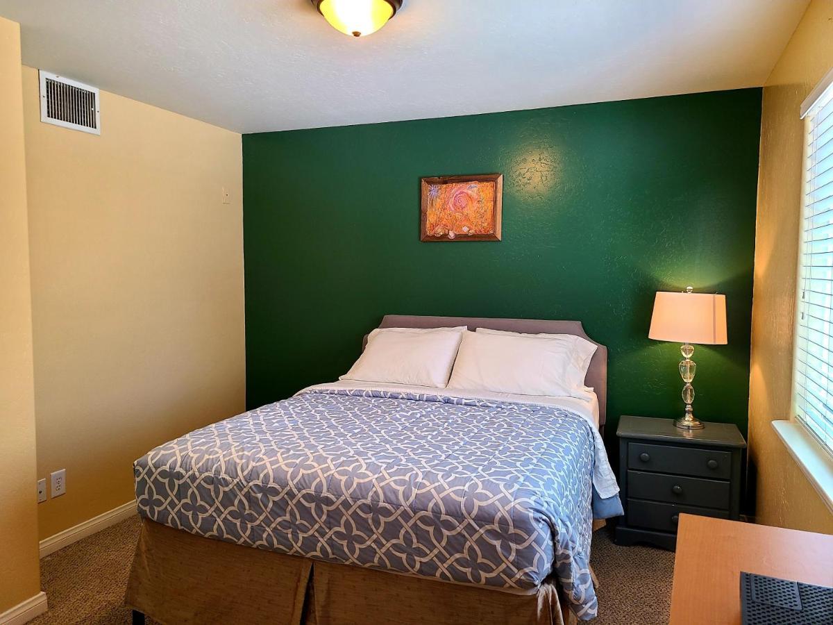 Sacred Mtn River Suites Кернвилл Экстерьер фото
