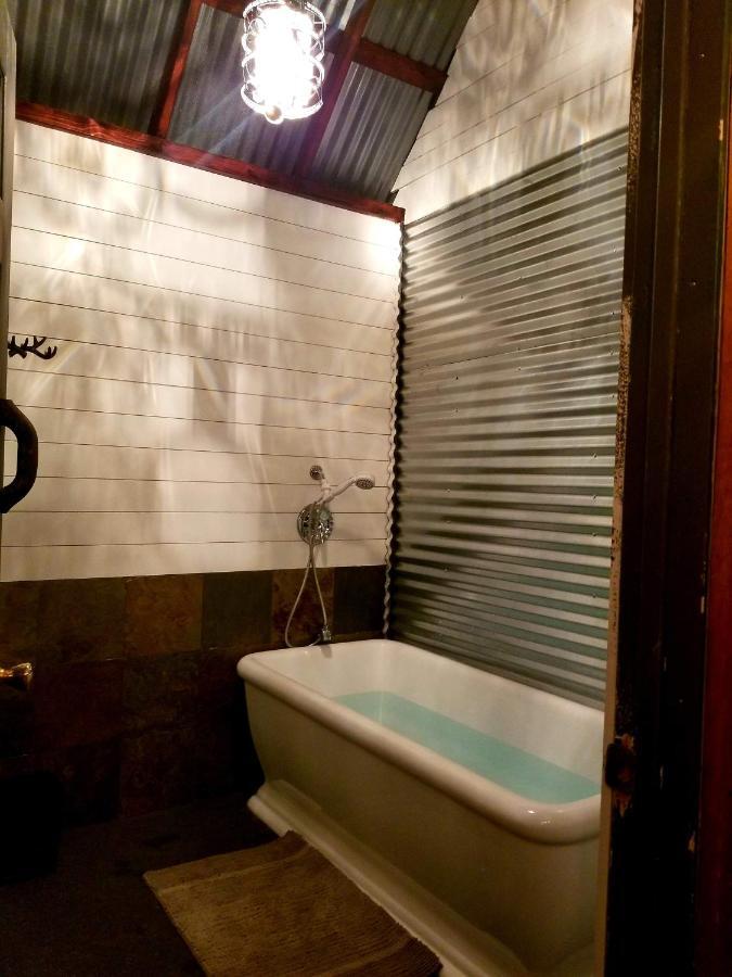 Sacred Mtn River Suites Кернвилл Экстерьер фото